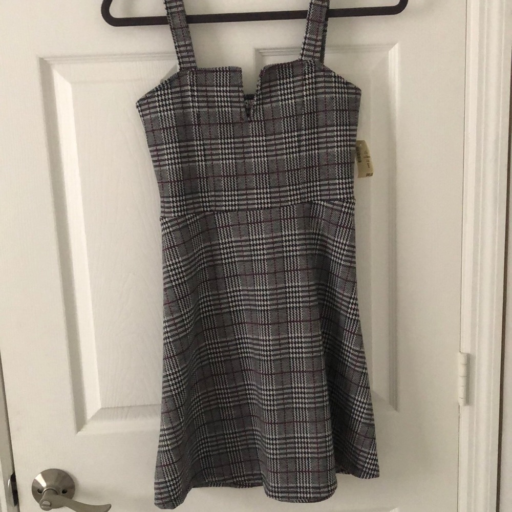 BRAND NEW! Aero Houndstooth plaid dress!